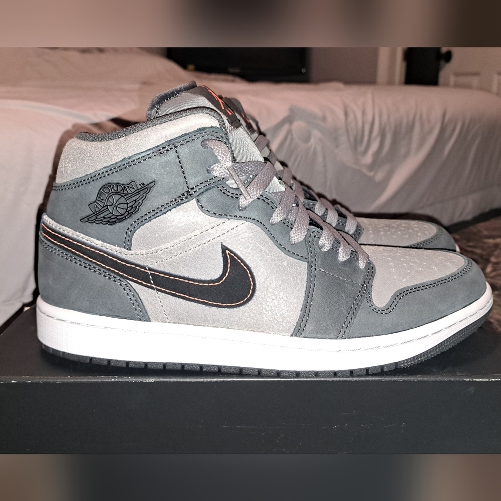 Nike Air Jordan 1 Mid SE BRAND NEW